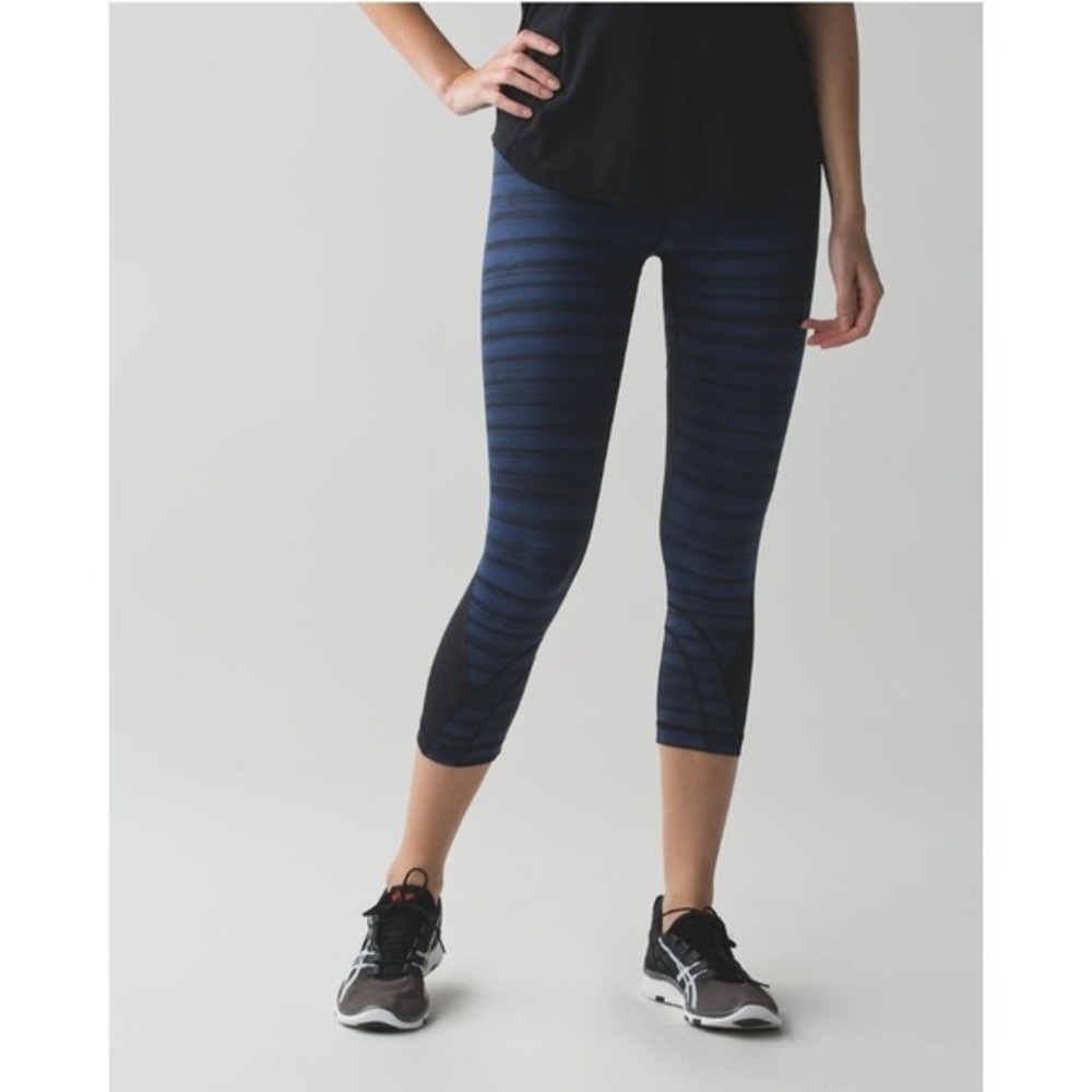 Lululemon Run: Inspire Crop II‎ *Full-On Luxtreme Mesh Size 4